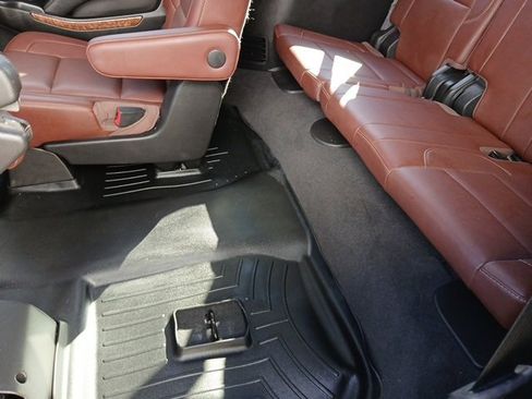 Used 2019 Chevrolet Suburban Premier w/ Premier Plus Edition image 18