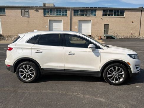 Used 2017 Lincoln MKC Select w/ Select Plus Package AWD/4WD image 5