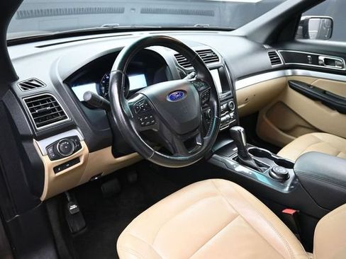 Used 2016 Ford Explorer XLT w/ Equipment Group 202A AWD/4WD image 11