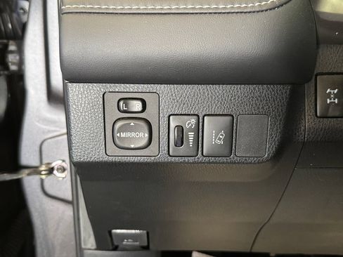 Used 2018 Toyota RAV4 XLE AWD/4WD image 18