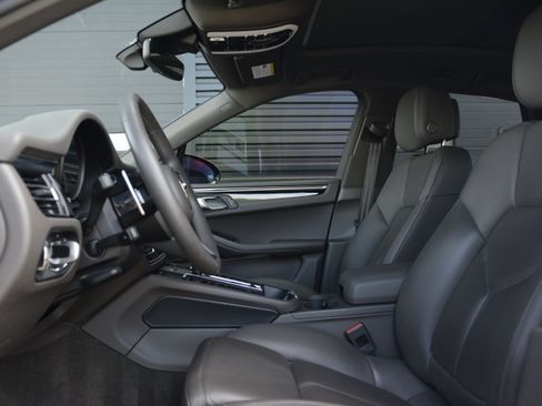 Used 2023 Porsche Macan AWD/4WD image 6
