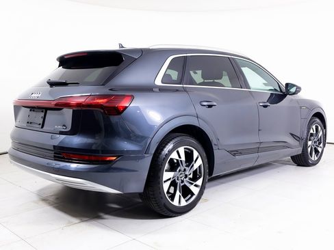 Used 2022 Audi e-tron Premium Plus image 29