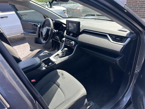 Used 2020 Toyota RAV4 LE FWD image 17