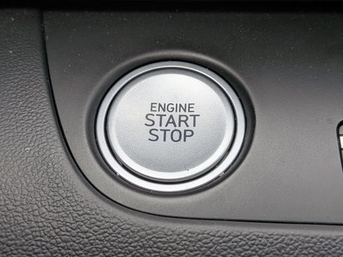 Certified 2025 Hyundai Elantra SEL image 28