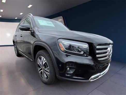 New 2025 Mercedes-Benz GLB 250 4MATIC image 4