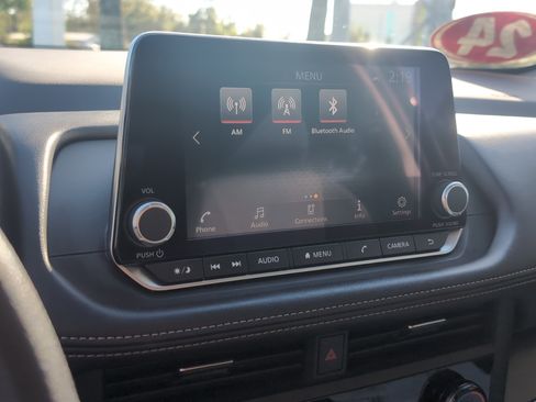 Used 2024 Nissan Rogue SV image 38