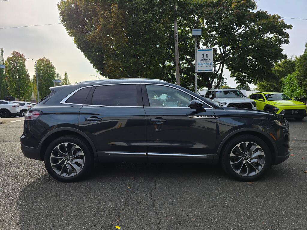 Used 2022 Lincoln Nautilus Reserve w/ Equipment Group 201A AWD/4WD image 4