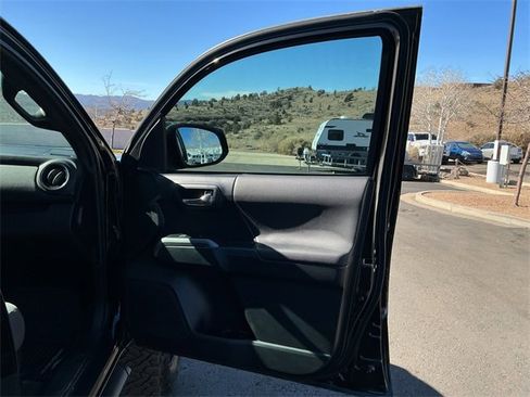 Used 2018 Toyota Tacoma TRD Off-Road image 22