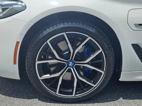 Used 2022 BMW 530e xDrive w/ Premium Package AWD/4WD image 16