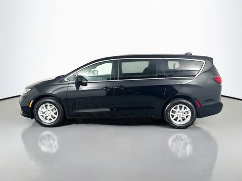 New 2026 Chrysler Pacifica Select image 4