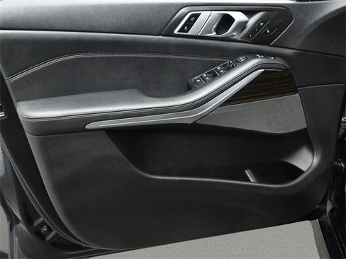 Used 2019 BMW X5 xDrive40i w/ M Sport Package image 9