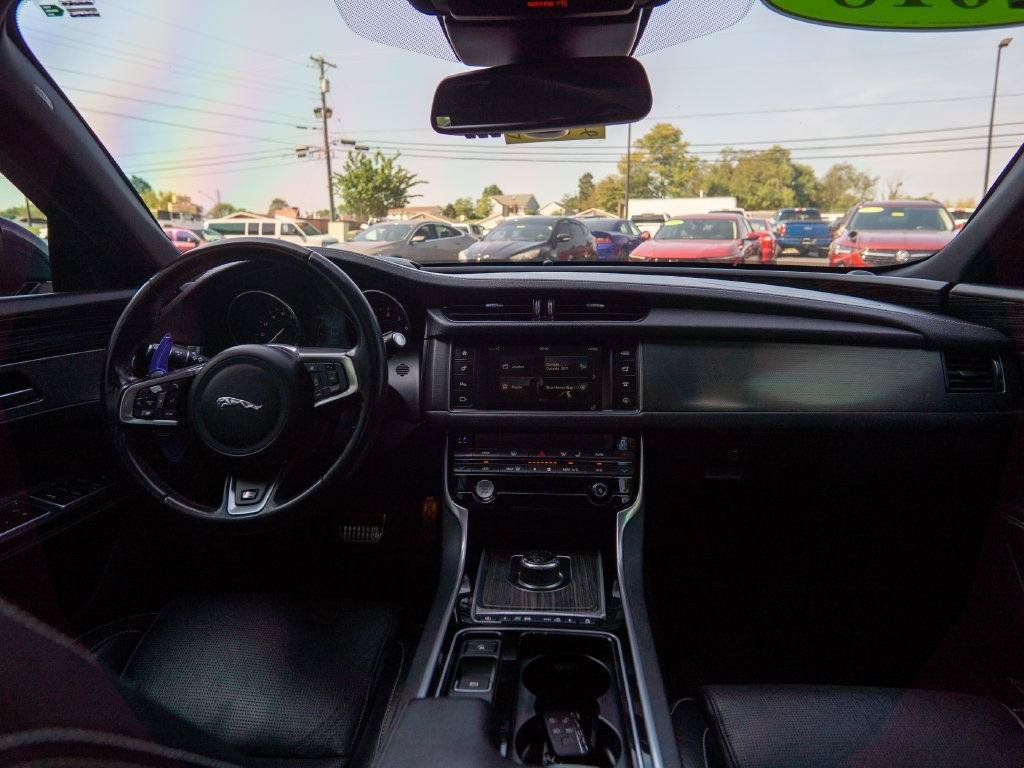 Used 2018 Jaguar XF S RWD image 13