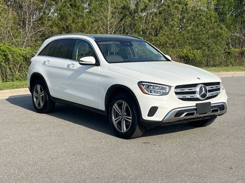 Used 2022 Mercedes-Benz GLC 300 4MATIC w/ Premium Package Lite image 3