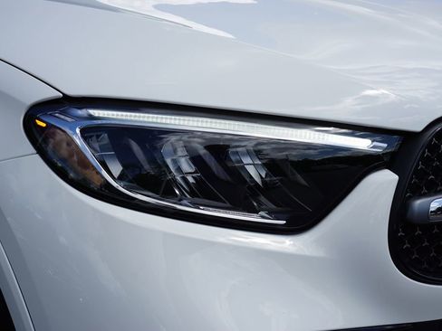 Certified 2025 Mercedes-Benz GLC 300 4MATIC image 10