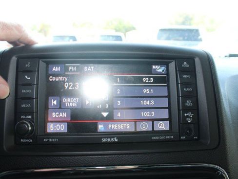 Used 2017 Dodge Grand Caravan SXT FWD image 18
