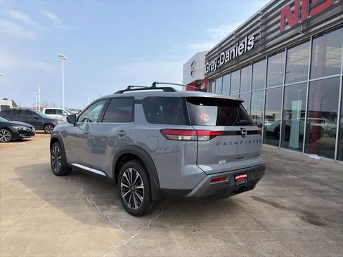 New 2026 Nissan Pathfinder Platinum image 2
