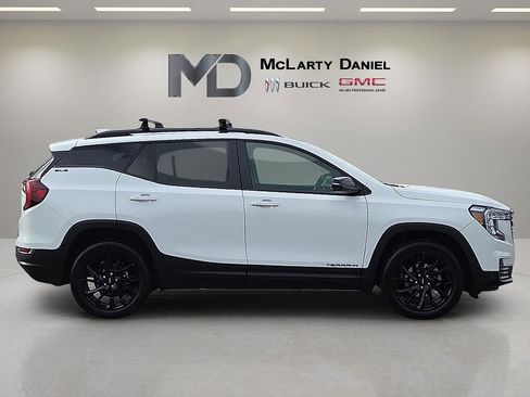 Used 2024 GMC Terrain SLE w/ Driver Convenience Package image 6