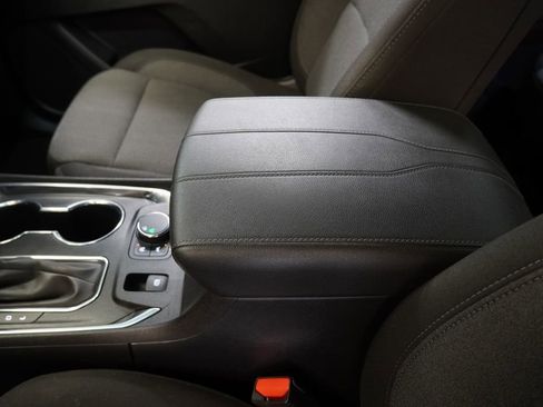 Used 2023 Chevrolet Traverse LT image 23