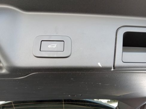 Used 2025 Land Rover Range Rover Evoque Dynamic SE image 25