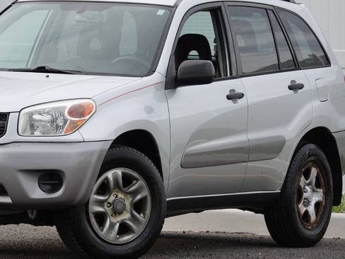 Used 2005 Toyota RAV4 4WD image 8