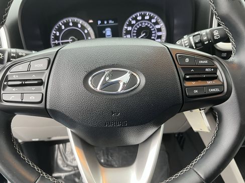 Certified 2022 Hyundai Venue SEL image 18