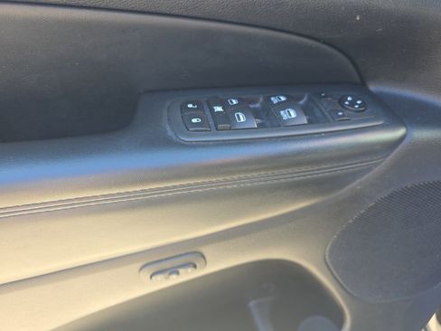 Used 2022 Jeep Grand Cherokee Limited image 17