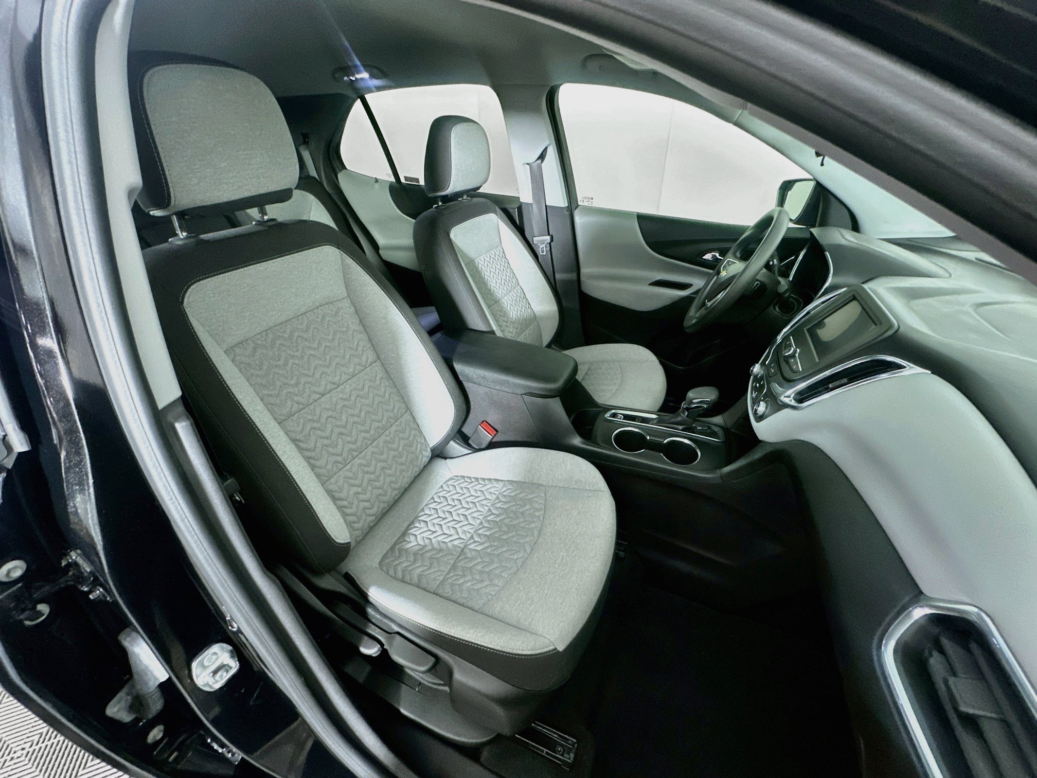 Used 2024 Chevrolet Equinox LS w/ LS Convenience Package FWD image 29