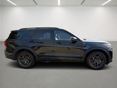 Used 2025 Ford Explorer ST-Line w/ ST-Line Street Pack AWD/4WD image 5