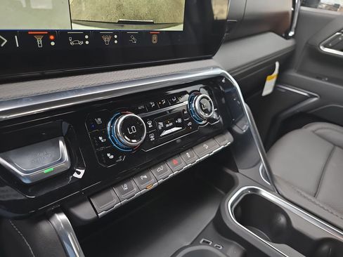 New 2026 GMC Sierra 2500 Denali w/ Denali Reserve Package image 22