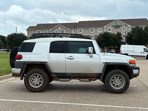 Used 2008 Toyota FJ Cruiser 4WD image 4