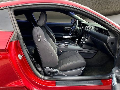 Used 2015 Ford Mustang Coupe image 7