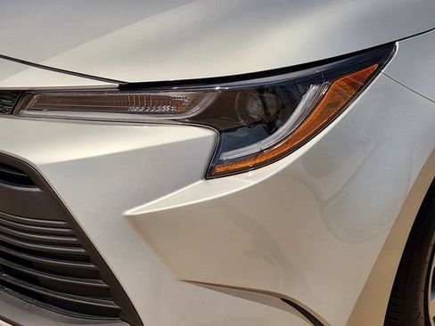 Used 2025 Toyota Corolla LE FWD image 6