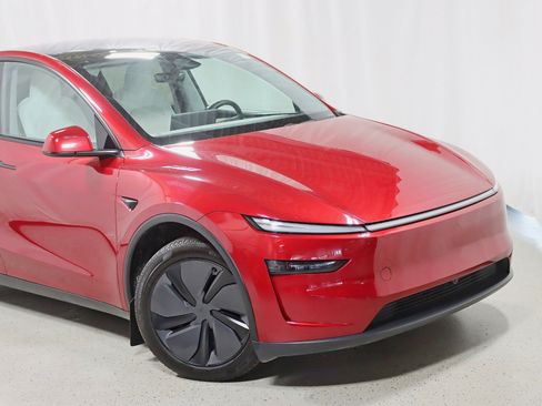 Used 2026 Tesla Model Y AWD image 2