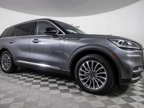 Used 2024 Lincoln Aviator Reserve w/ Elements Package Plus RWD image 2