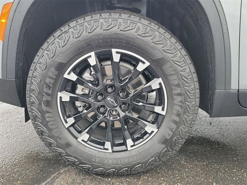 Certified 2025 Chevrolet Traverse Z71 w/ LPO, Cargo Package image 32