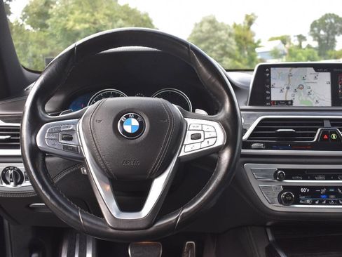 Used 2018 BMW 750i xDrive image 33