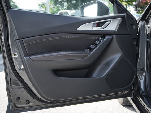 Used 2017 MAZDA MAZDA3 Touring FWD image 14