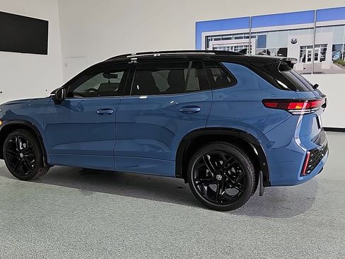 New 2026 Volkswagen Tiguan SE R-Line FWD image 7