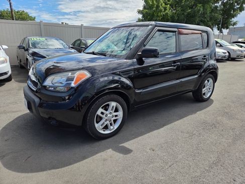 Used 2011 Kia Soul + w/ Audio Pkg FWD image 1