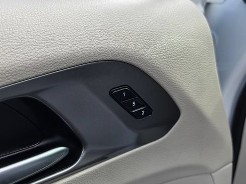 Used 2022 Chrysler Pacifica Touring-L FWD image 22
