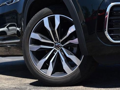 Certified 2021 Volkswagen Atlas SEL Premium AWD/4WD image 3