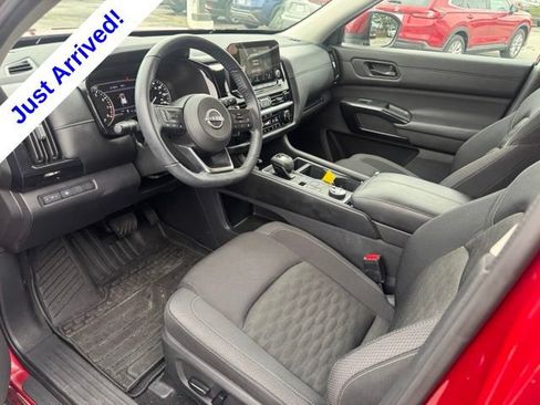Used 2024 Nissan Pathfinder SV AWD/4WD image 10