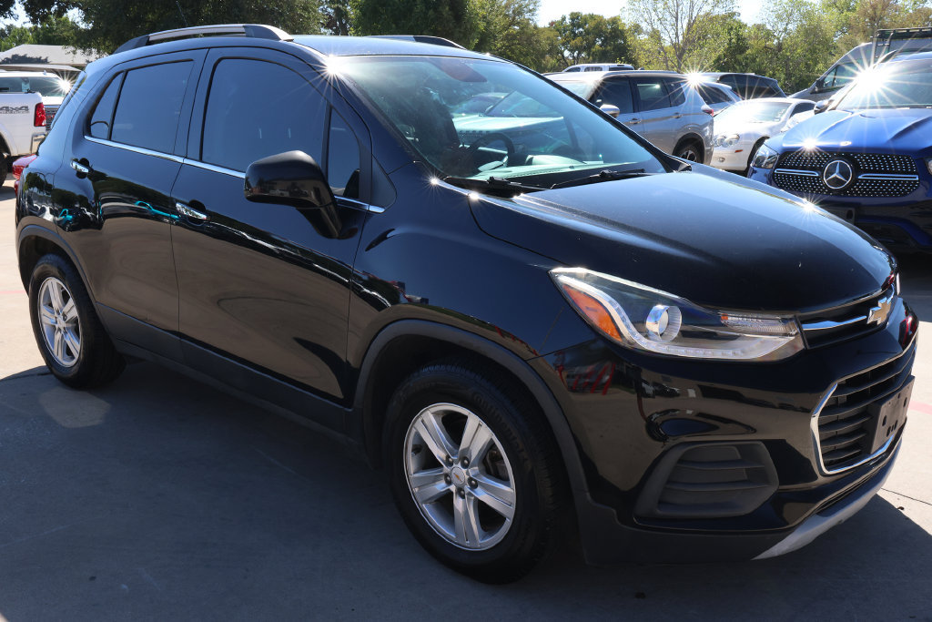 Used 2019 Chevrolet Trax LT w/ LT Convenience Package FWD image 3