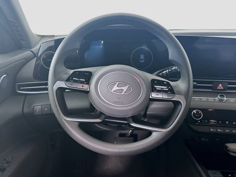 Used 2024 Hyundai Elantra SEL FWD image 18