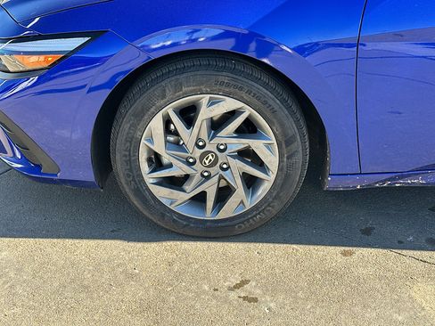 Certified 2024 Hyundai Elantra SEL image 3