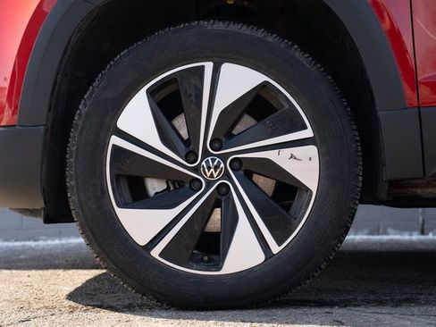 Used 2024 Volkswagen Taos SE image 12