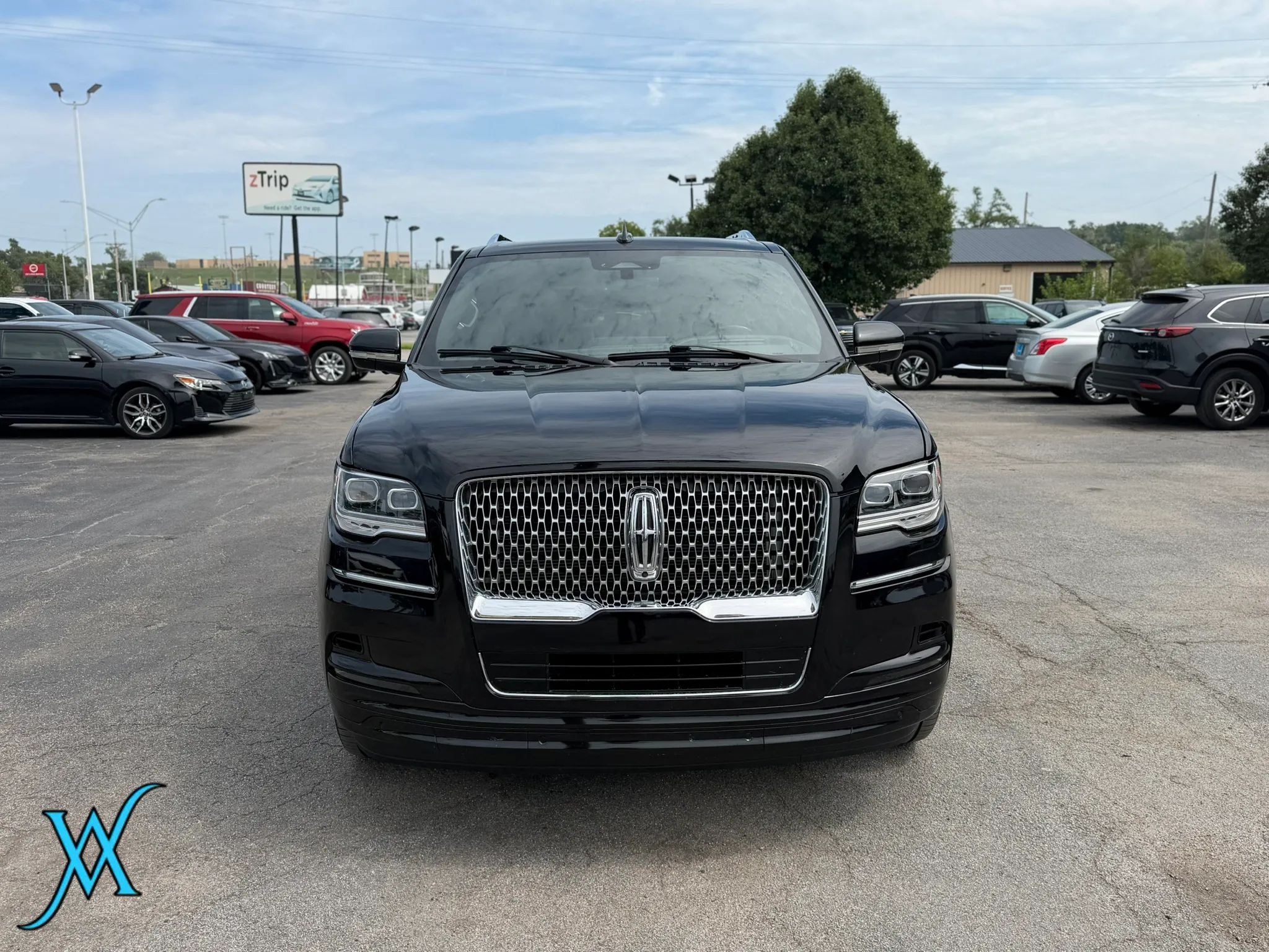 Used 2023 Lincoln Navigator Reserve AWD/4WD image 2