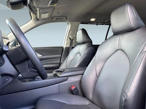 Used 2025 Toyota Grand Highlander FWD image 5