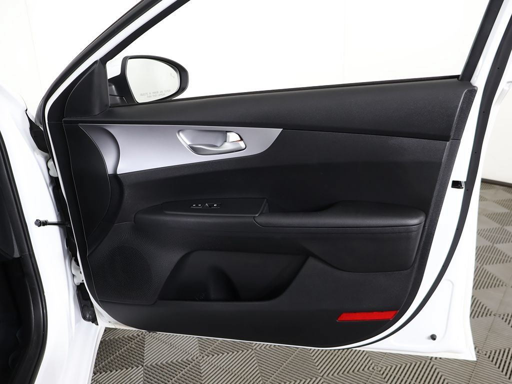 Used 2022 Kia Forte LXS w/ LXS Technology Package FWD image 22