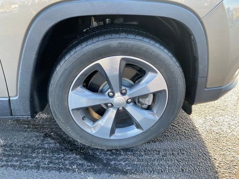 Used 2019 Jeep Cherokee Limited w/ Trailer Tow Group image 2